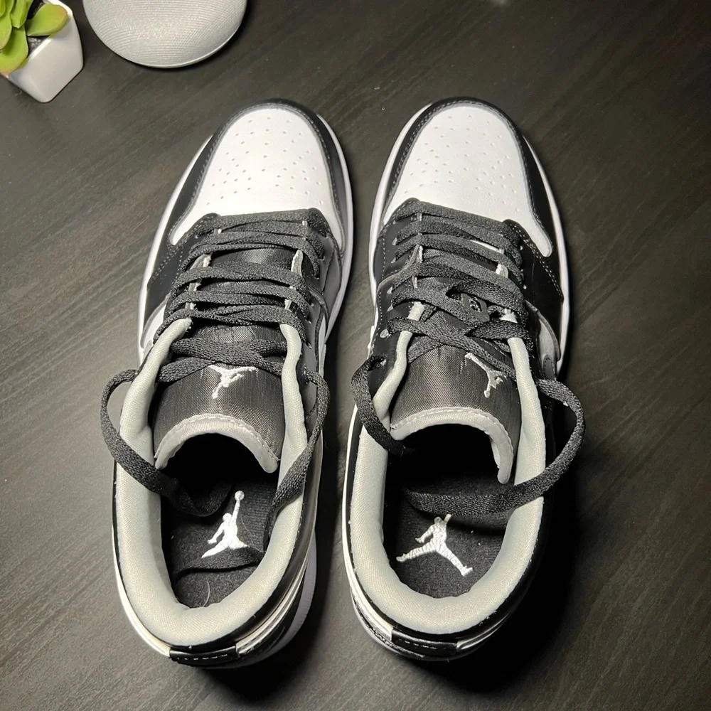 Mens Jordan 1 Low “Black Medium Grey” Size 11 - Picture 7 of 9